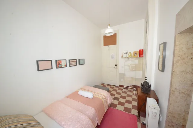 Bright, Single, Shared Bathroom، The Color Hostel 8/17