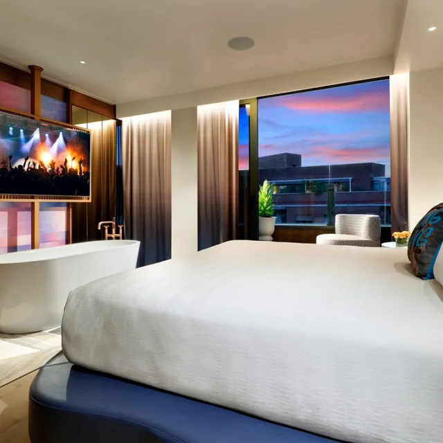 Rock Star, Suite, King Bed, Terrace، Hard Rock Hotel Madrid 2/4