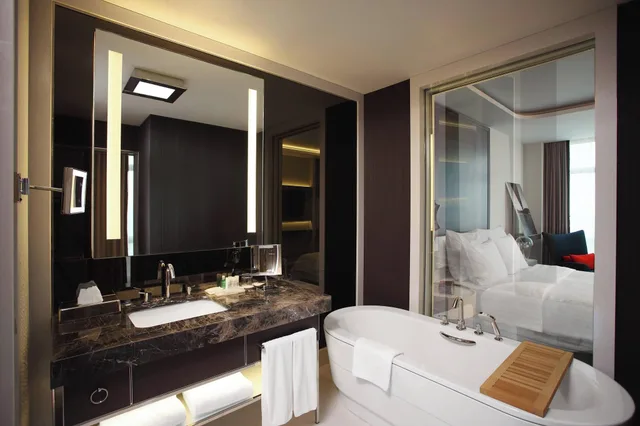 Executive, Twin Beds, Le Meridien Istanbul Etiler 2/4
