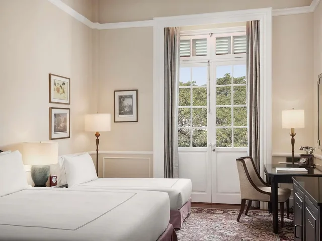 Landmark, Twin Beds، Raffles Hotel Le Royal 2/6
