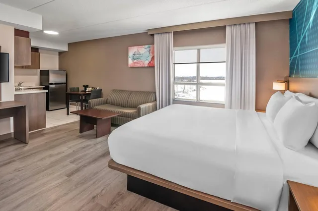 غرفة بسرير كينج، Comfort Inn Mississauga 4/10