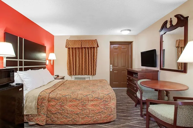 غرفة بسرير كوين للمدخنين، Days Inn by Wyndham Ridgefield NJ 1/5