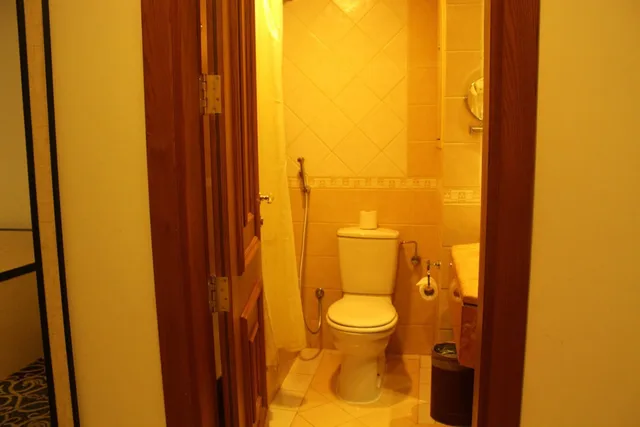 غرفة قياسية ثلاثية بثلاثة أسرّة، فندق زوار العالمي(Zowar Alalami hotel) 7/10