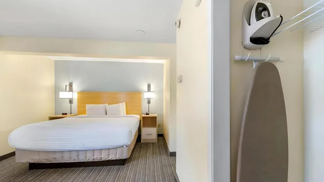 جناح استوديو بسرير كوين بحوض استحمام لذوي الإعاقة، Sonesta Es Suites Cincinnati Sharonville West 4/10