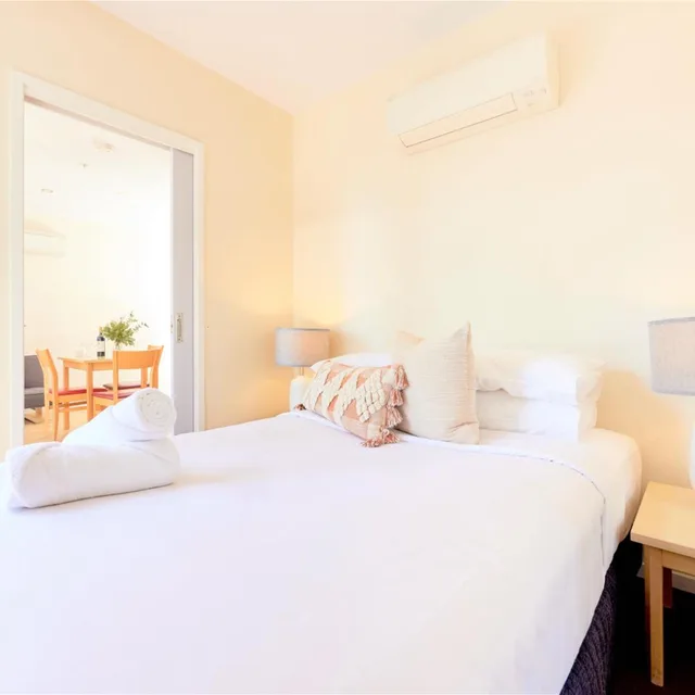 Spacious Family Apartment, Arrow On Swanston 1/6