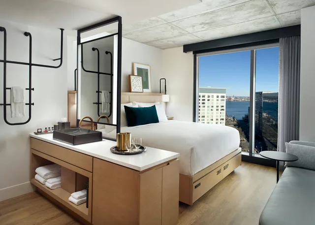 Tower, Artist, Studio, King Bed, with View، Omni Boston Hotel at the Seaport 4/5