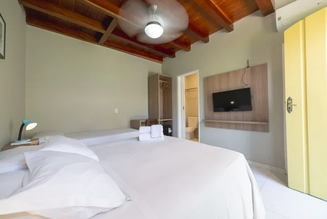 Colonial, Triple, 1 Double and 1 Single Bed، POUSADA VILA DO PORTO 9/10