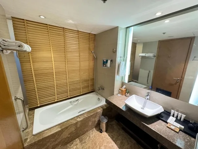 Superior Twin Room (Ig)، Radisson Blu Chattogram Bay View 6/7