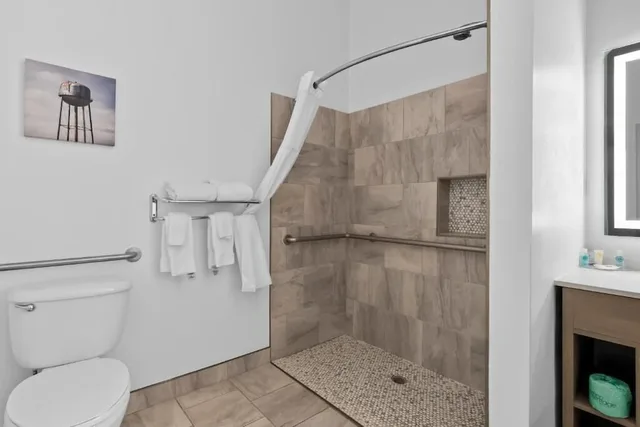 غرفة بسرير كينج لذوي الإعاقة، Comfort Inn & Suites Elk City South 4/4