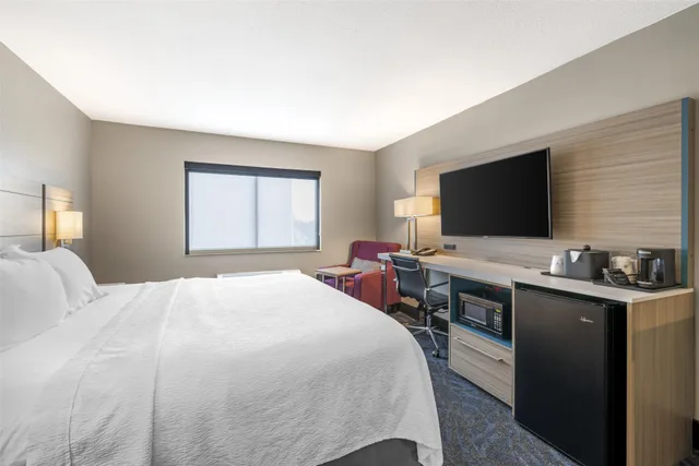 Suite, King Bed, Sofa, Accessible, Best Western Independence Kansas City 2/8