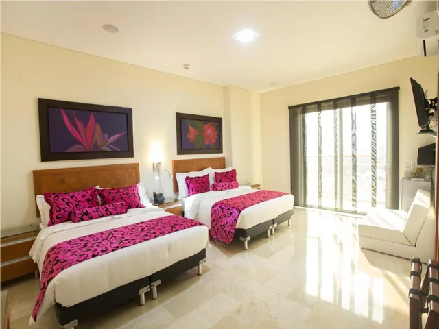 غرفة بسريرين مزدوجين بشرفة، Dorado La 70 Hotel 1/8
