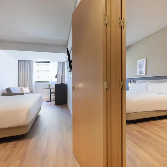غرفة متصلة بريميوم بسرير مزدوج، Hotel Malaga Alameda Centro Affiliated by Melia 2/5