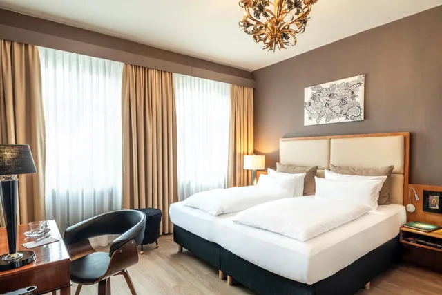 Standard, King Bed, Hotel Wurzburger Hof 7/9