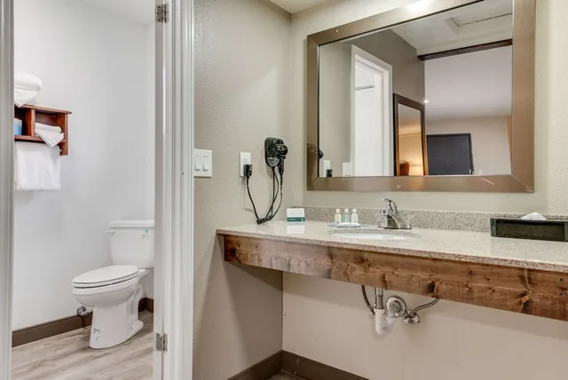 جناح بسريرين مزدوجين، Suburban Studios Near Mesa Verde 4/5