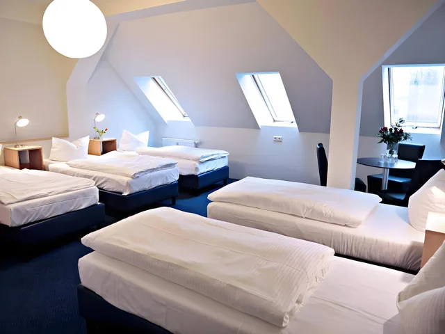 غرفة رباعية، Hotel Transit Loft 2/2