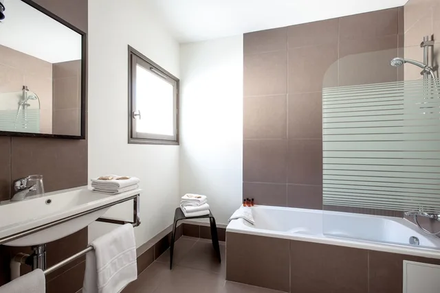 غرفة عائلية بسرير كوين مع أريكة، Appartements Des Ducs 3/3