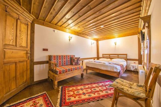 غرفة بسرير مزدوج بإطلالة على الحديقة، Hanedan Konak Otel 2/3