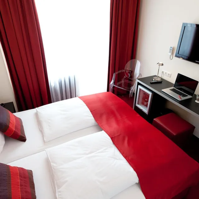 غرفة بسرير كينج بشرفة، Hotel Esplanade 3/5