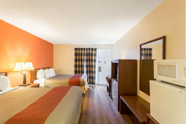 2 Queen Beds - Non-Smoking, Micfridge، Motel6 Butte, MT - Historic City Center 4/10