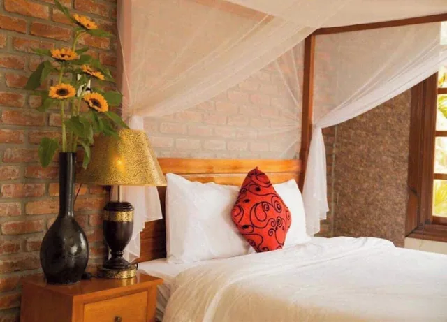 جناح عائلي بسرير كوين وسريرين منفصلين بإطلالة على المسبح بغرفتي نوم، Phong Nha Lake House 8/10
