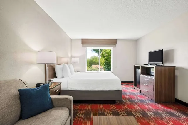 غرفة قياسية بسرير كينج، Best Western Dartmouth-New Bedford 1/3