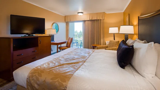 Standard, King Bed, with View, Accessible, Best Western Plus Royal Oak Hotel 5/7