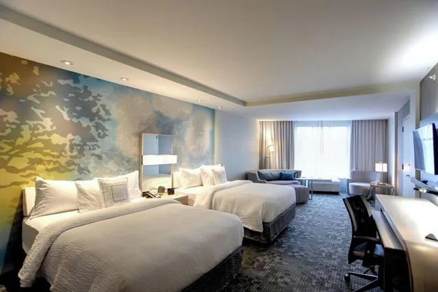 غرفة بسريرين كوين مع أريكة، Courtyard By Marriott Columbus Osu 1/5