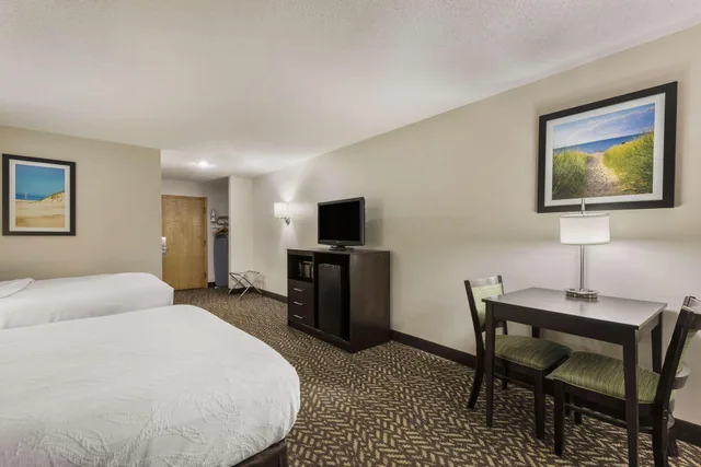 Room, 2 Queen Beds, Lake Side, Sofa، Best Western Indian Oak 3/7