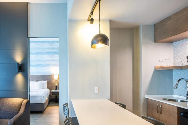 جناح بسرير كينج، Quality Inn Suites Levis 3/3
