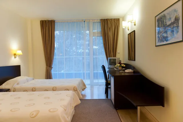 غرفة بسرير مزدوج أو سريرين منفصلين مع سرير إضافي، Hotel Astrea 2/4