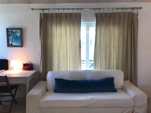 Lagoon, Cottage, King Bed، La Bougainvillea 3/6