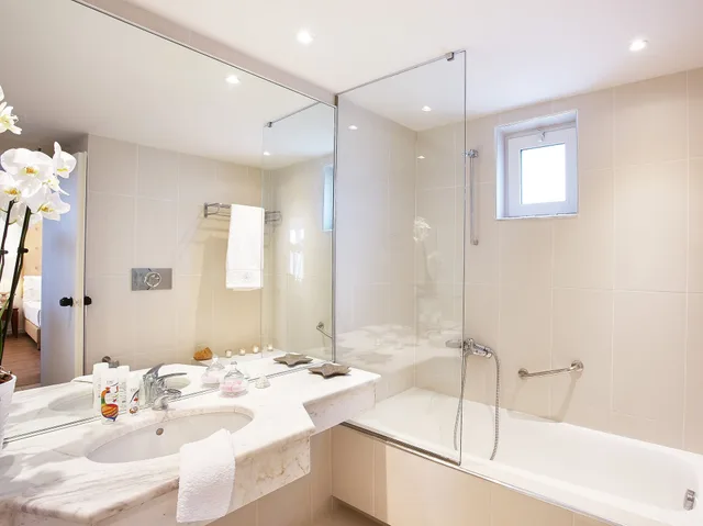 شقة بسرير مزدوج وسريرين منفصلين بغرفة نوم واحدة، Grecotel Casa Adele 2/2