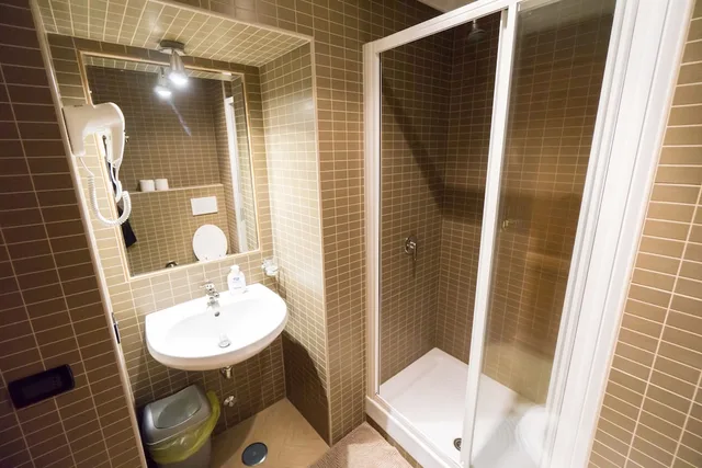 غرفة بسرير مزدوج أو سريرين منفصلين بحمام خاص، Funny Palace Hostel 4/9