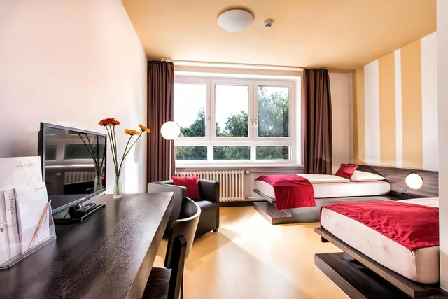 غرفة بسرير مزدوج بإطلالة على الحديقة، TOP EMBRACE Hotel Grenzfal 2/4