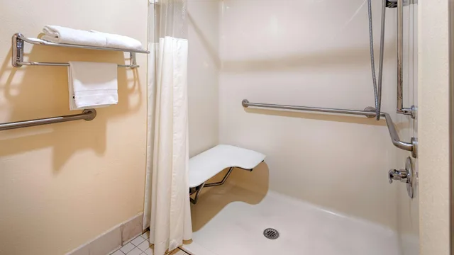 غرفة بسرير كوين، Best Western Allatoona Inn and Suites 6/7