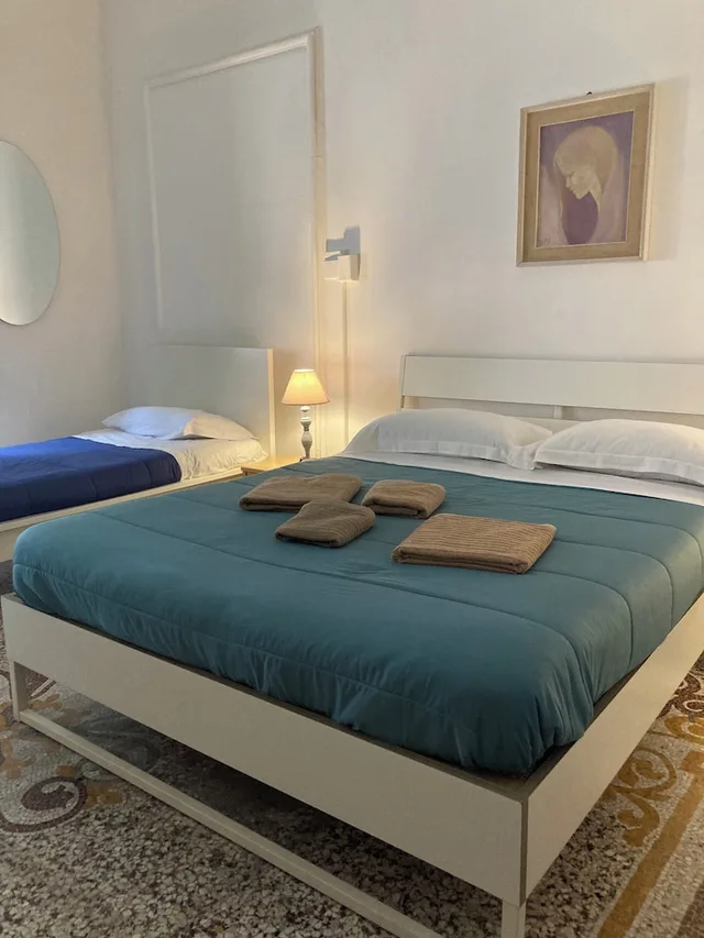 غرفة رباعية بسرير كوين وسريرين منفصلين، Guest House Roma 3/6