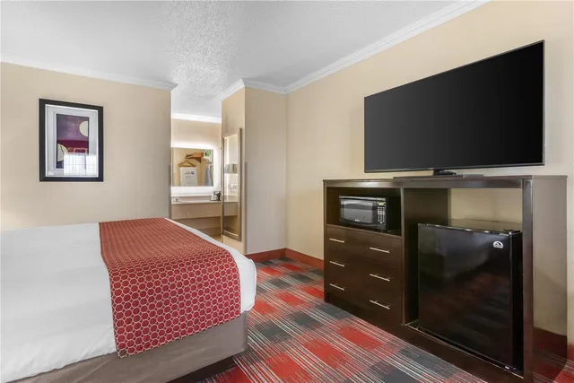 غرفة بسرير كينج مع أريكة، Best Western Brady Inn 2/3