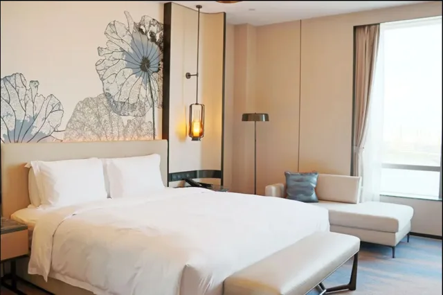 Deluxe, Suite, King Bed, City or Lake View, Lounge Access، Pullman Suzhou Taicang 1/4