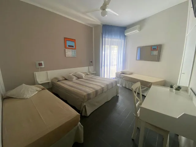 غرفة رباعية، Hotel Anna 4/7