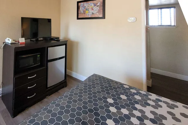غرفة بسرير كوين للمدخنين، Econo Lodge Sacramento Convention Center 2/2