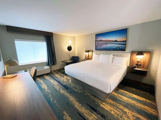 غرفة بسرير كينج لذوي الإعاقة، La Quinta Inn by Wyndham Columbia NE / Fort Jackson, SC 1/4