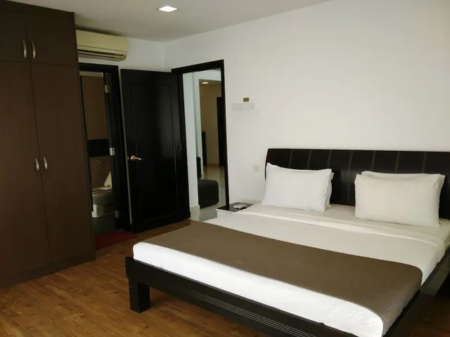 جناح عائلي بسريرين كينج بغرفتي نوم، Times Private Serviced Suites 1/8