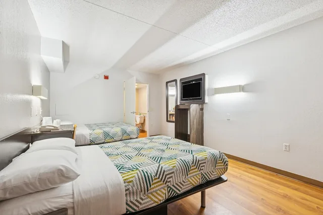 Deluxe, 2 Double Beds, Motel6 Piscataway, NJ 5/10