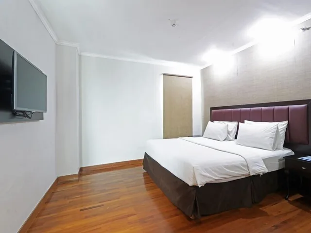 Executive, King Bed, P Hotel Jakarta 3/7