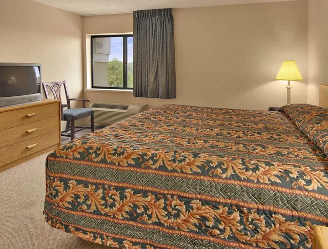 غرفة قياسية بسرير كينج، Baymont by Wyndham Corydon 3/5
