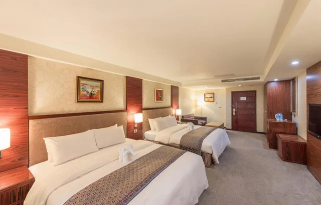 غرفة ديلوكس رباعية بإطلالة على المدينة، Arsma Hotel 1/2