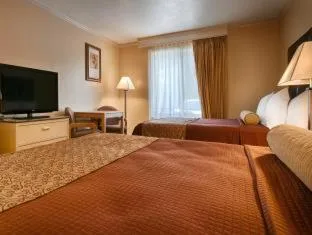 غرفة، Best Western Plus Northwoods Inn 3/4