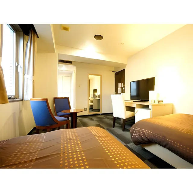 Room, Twin Beds, Night View، Hotel Livemax BUDGET Kyoto Gojo 1/2
