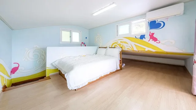 غرفة أساسية بفرشتي فوتون بغرفتي نوم، Tongyeong Blue House Pension 2/4