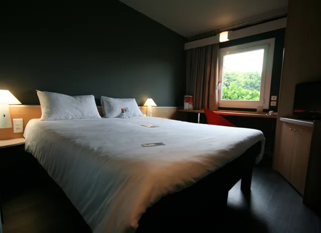 غرفة بسرير مزدوج وسرير فردي، Ibis St Malo La Madeleine 4/10
